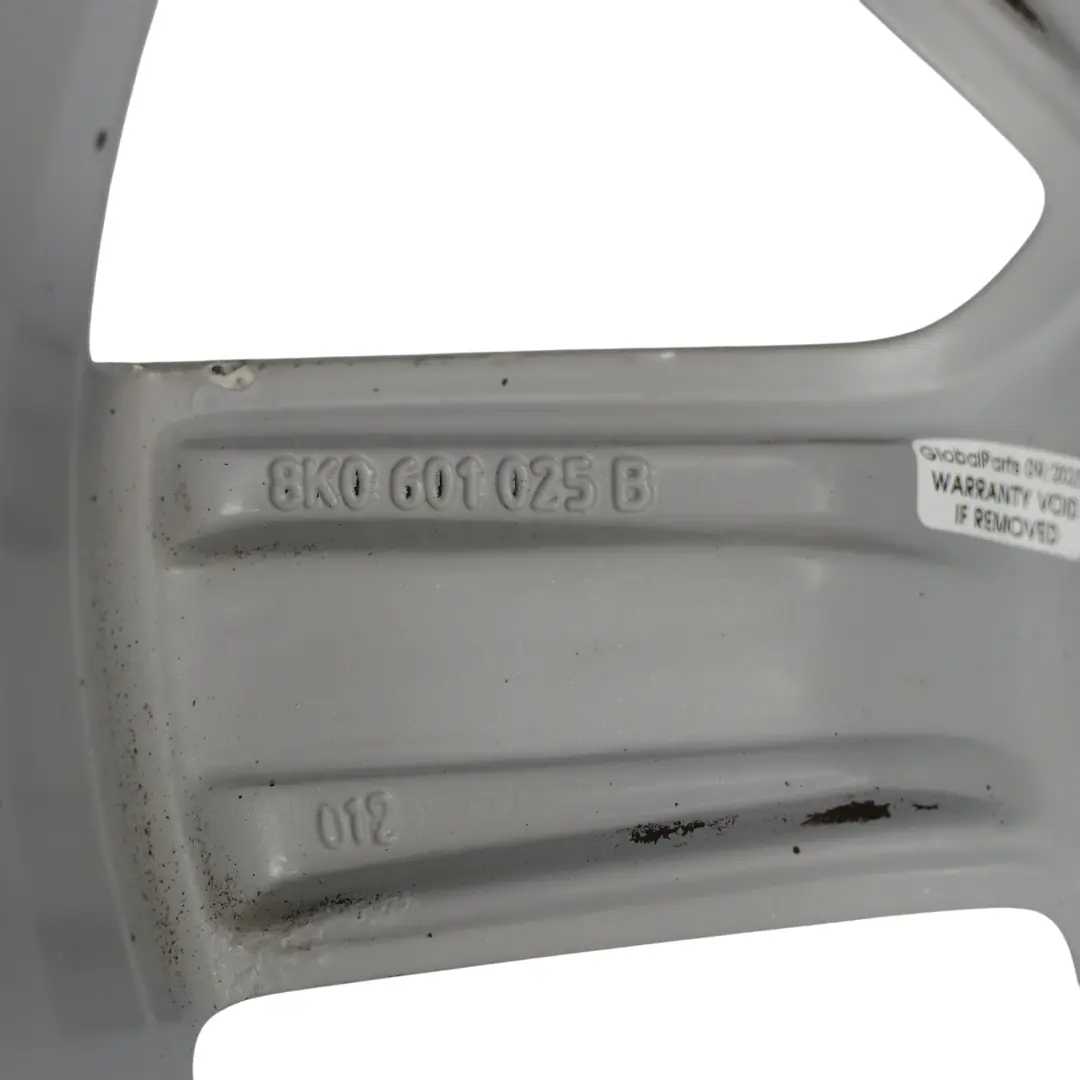 Jante argentée en alliage 17" ET:45 7,5J pour Audi A4 B8 A5 8T à propos du numéro de pièce 8K0601025B Audi A4 B8 A5 8T Jante argentée en alliage 17" ET:45 7,5J - SKU 8K0601025B-1 - Numéro de pièce 8K0601025B