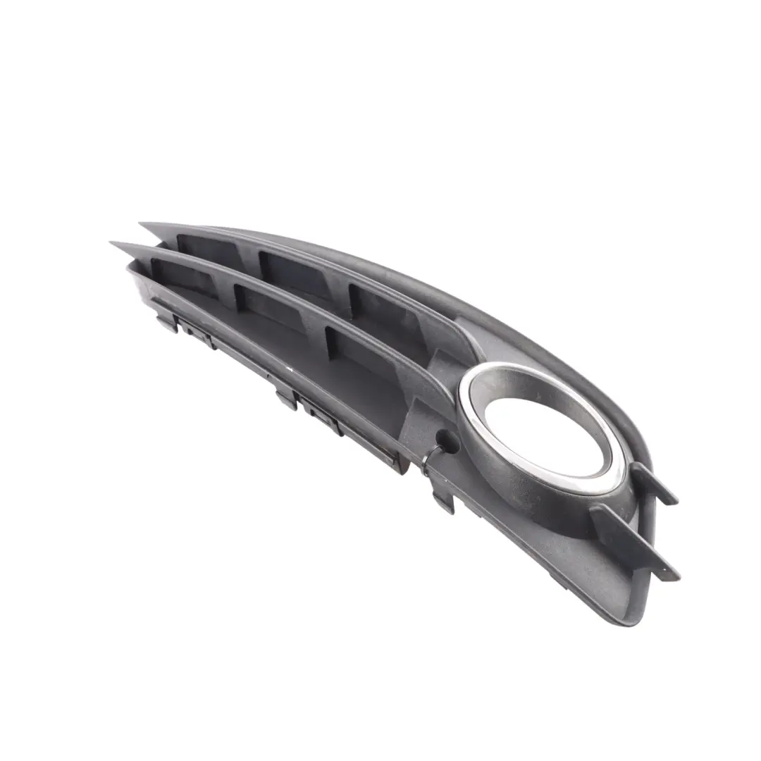 Grille Protection Phare Antibrouillard Avant Gauche pour Audi A4 B8 à propos du numéro de pièce 8K0807681C Audi A4 B8 Grille Protection Phare Antibrouillard Avant Gauche - SKU 8K0807681C - Numéro de pièce 8K0807681C