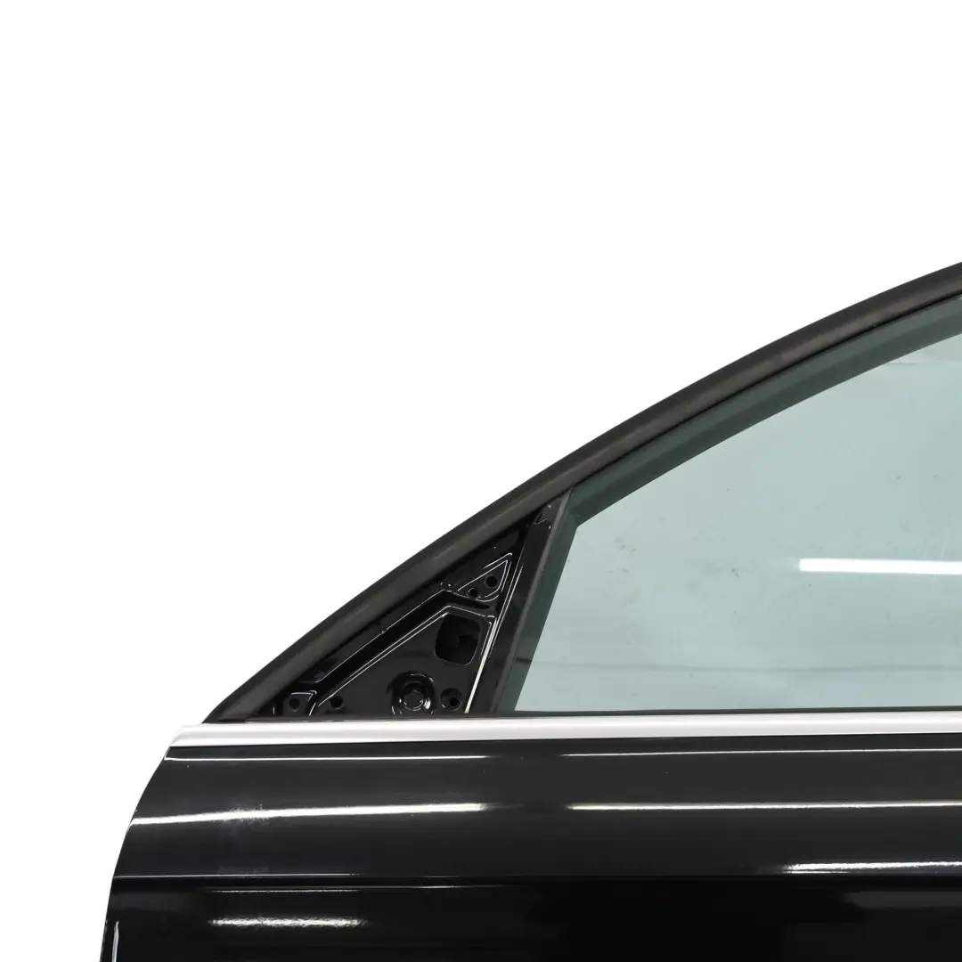 Porta Anteriore Sinistra Brilliant Black Metallic Nero - LY9B per Audi A4 B8 con numero di parte 8K0831051J Audi A4 B8 Porta Anteriore Sinistra Brilliant Black Metallic Nero - LY9B - SKU 8K0831051J-BBL2 - Numero di parte 8K0831051J