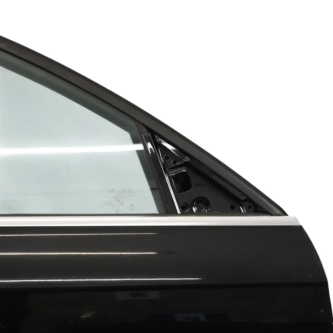 Porta Anteriore Destra Brilliant Black Metallic Nero - Y9B per Audi A4 B8 con numero di parte 8K0831052J Audi A4 B8 Porta Anteriore Destra Brilliant Black Metallic Nero - Y9B - SKU 8K0831052J-BBL1 - Numero di parte 8K0831052J