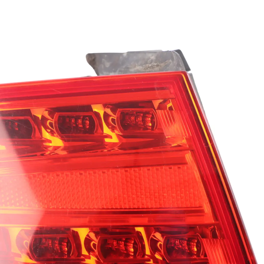 Fanale Posteriore Pannello Laterale Sinistro per Audi A4 B8 Berlina con numero di parte 8K5945095K Audi A4 B8 Berlina Fanale Posteriore Pannello Laterale Sinistro - SKU 8K5945095K - Numero di parte 8K5945095K