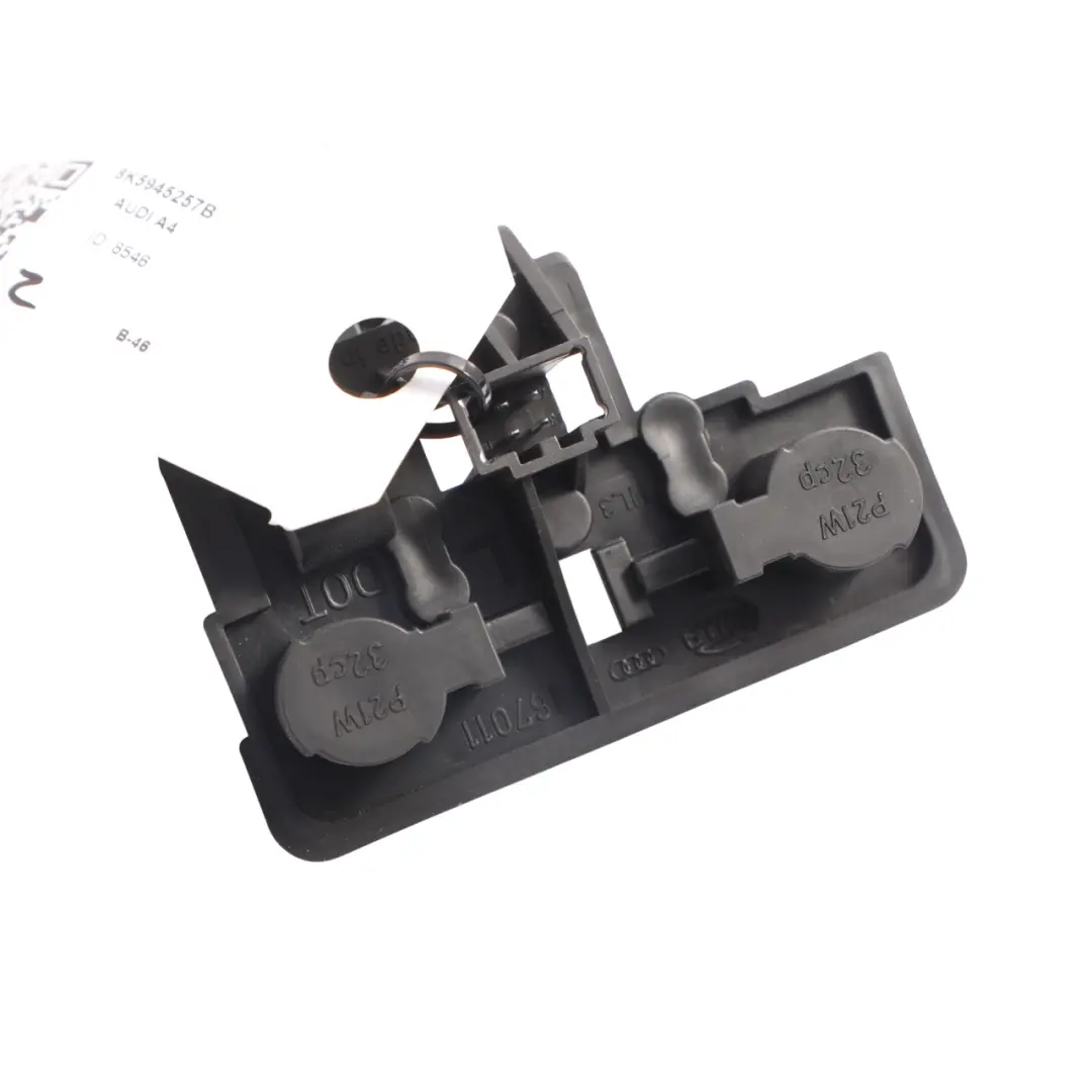 Portellone Boot Lid Interno Lampadina Mount Sinistra per Audi A4 B8 con numero di parte 8K5945257B Audi A4 B8 Portellone Boot Lid Interno Lampadina Mount Sinistra - SKU 8K5945257B - Numero di parte 8K5945257B