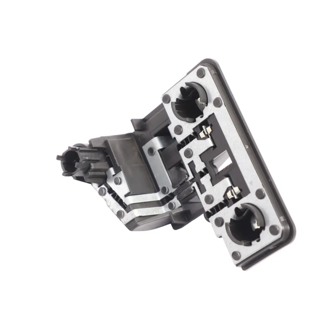 Portón Trasero Tapa Maletero Montaje Bombilla Izquierda para Audi A4 B8 con número de pieza 8K5945257B Audi A4 B8 Portón Trasero Tapa Maletero Montaje Bombilla Izquierda - SKU 8K5945257B - Número de pieza 8K5945257B