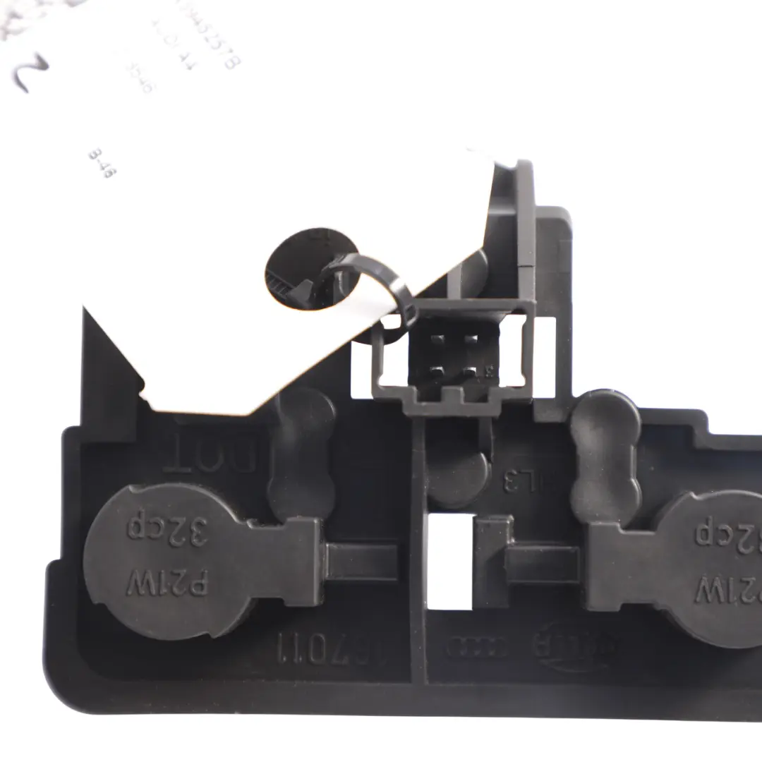 Portón Trasero Tapa Maletero Montaje Bombilla Izquierda para Audi A4 B8 con número de pieza 8K5945257B Audi A4 B8 Portón Trasero Tapa Maletero Montaje Bombilla Izquierda - SKU 8K5945257B - Número de pieza 8K5945257B