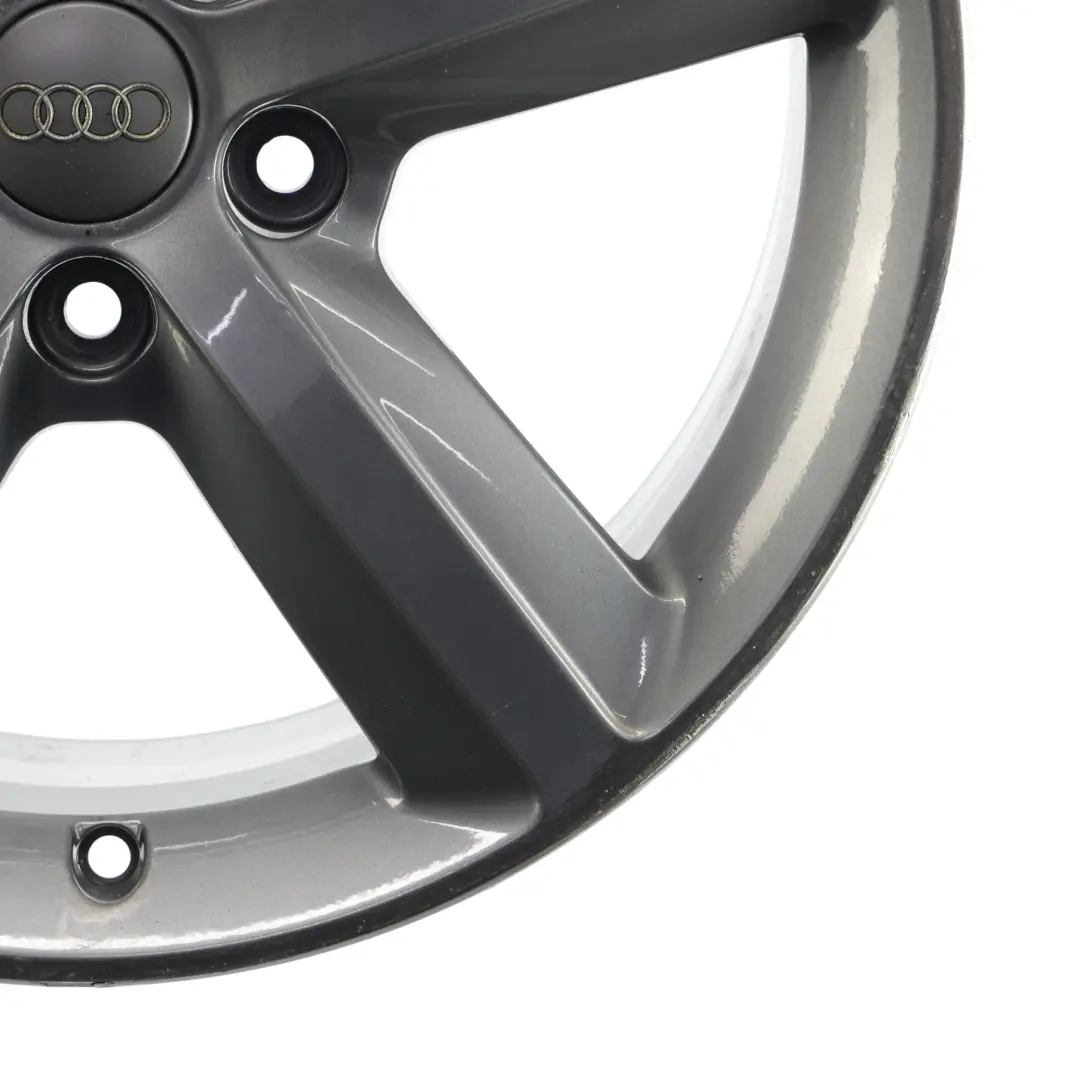 Llanta de aleación plateada Audi A3 8P 17" 7,5J ET:56 para con número de pieza 8P0601025AL Llanta de aleación plateada Audi A3 8P 17" 7,5J ET:56 - SKU 8P0601025AL-2 - Número de pieza 8P0601025AL