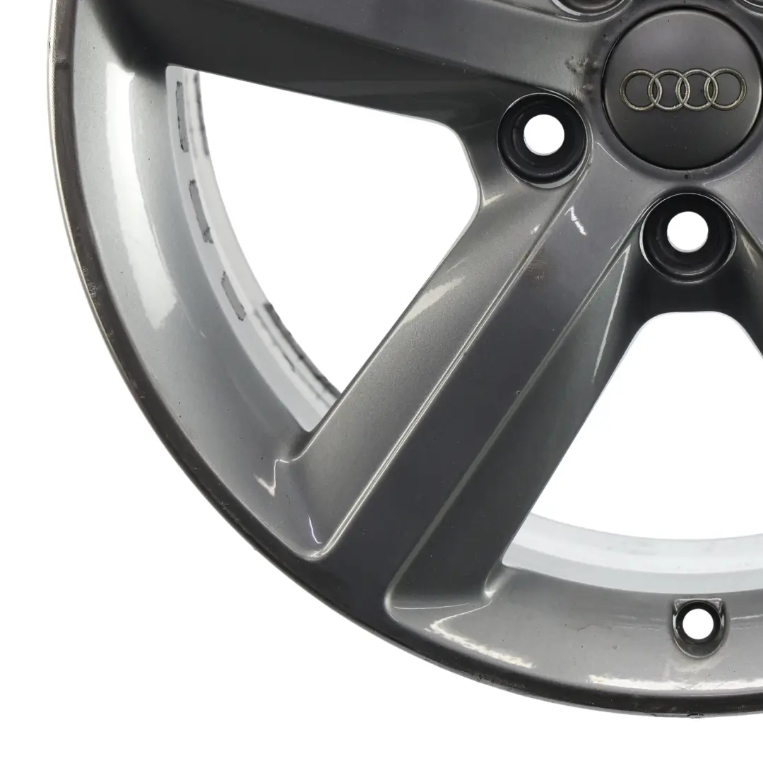 Jante argentée en alliage 17" 7,5J ET:56 pour Audi A3 8P à propos du numéro de pièce 8P0601025AL Audi A3 8P Jante argentée en alliage 17" 7,5J ET:56 - SKU 8P0601025AL-2 - Numéro de pièce 8P0601025AL