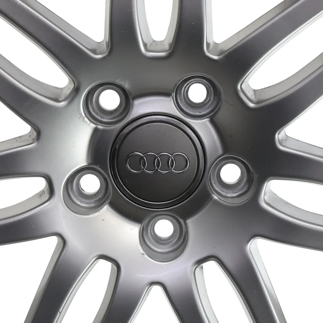 Srebrna Felga Aluminiowa 18" 7,5J ET:54 do Audi A3 8P o numerze 8P0601025BA Audi A3 8P Srebrna Felga Aluminiowa 18" 7,5J ET:54 - SKU 8P0601025BA-5 - Numer Części 8P0601025BA