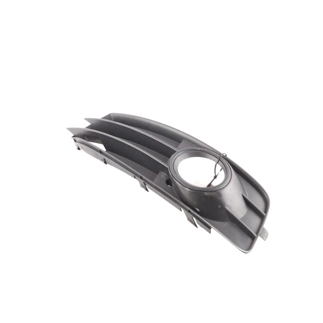 Cache Feu Antibrouillard Avant Gauche pour Audi A3 8P à propos du numéro de pièce 8P0807681M Audi A3 8P Cache Feu Antibrouillard Avant Gauche - SKU 8P0807681M - Numéro de pièce 8P0807681M