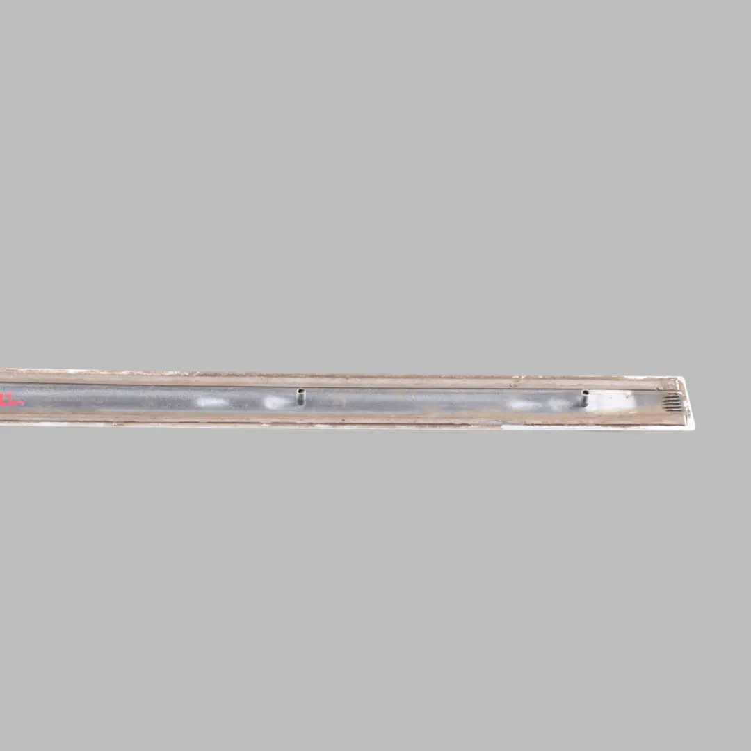 Listwa Drzwi Tylna Lewa Biały Ibis Y9C do Audi A3 8P o numerze 8P4853963B Audi A3 8P Listwa Drzwi Tylna Lewa Biały Ibis Y9C - SKU 8P4853963B-IWH - Numer Części 8P4853963B