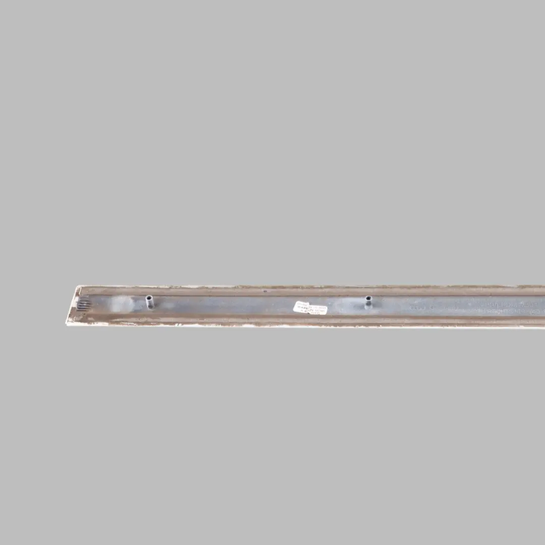 Baguette Moulure Porte Arrière Droite Blanc Ibis Y9C pour Audi A3 8P à propos du numéro de pièce 8P4853964B Audi A3 8P Baguette Moulure Porte Arrière Droite Blanc Ibis Y9C - SKU 8P4853964B-IWH - Numéro de pièce 8P4853964B