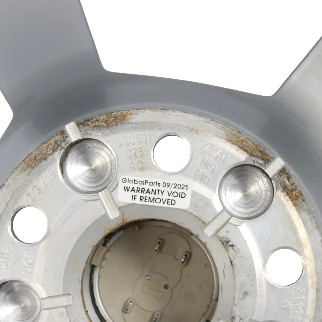 8S Silberne Leichtmetallfelge Alufelge 19" 9J ET:52 für Audi TT FV mit Teilenummer 8S0601025AQ Audi TT FV 8S Silberne Leichtmetallfelge Alufelge 19" 9J ET:52 - SKU 8S0601025AQ-2 - Teilenummer 8S0601025AQ