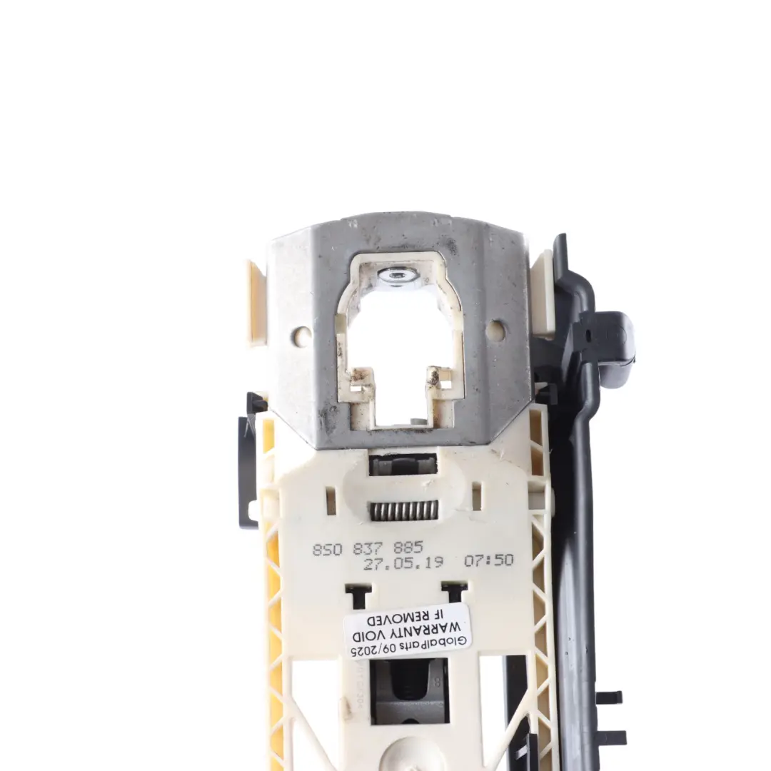 Porta Anteriore Esterna Supporto Maniglia Destra per Audi TT FV con numero di parte 8S0837885 Audi TT FV Porta Anteriore Esterna Supporto Maniglia Destra - SKU 8S0837885 - Numero di parte 8S0837885