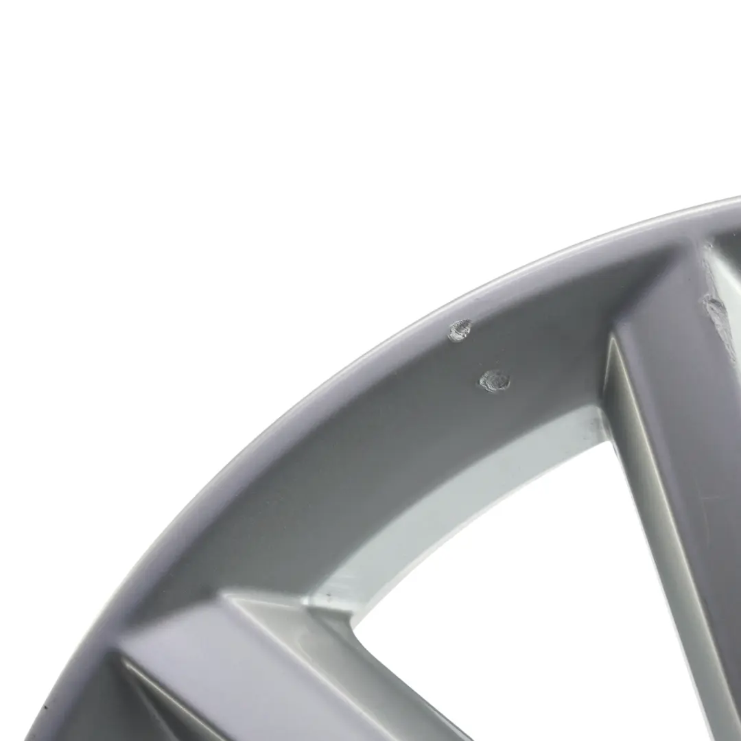 Silberne Leicht Metall Felge 17" 7J ET:43 für Audi Q3 8U mit Teilenummer 8U0601025S Audi Q3 8U Silberne Leicht Metall Felge 17" 7J ET:43 - SKU 8U0601025S-1 - Teilenummer 8U0601025S