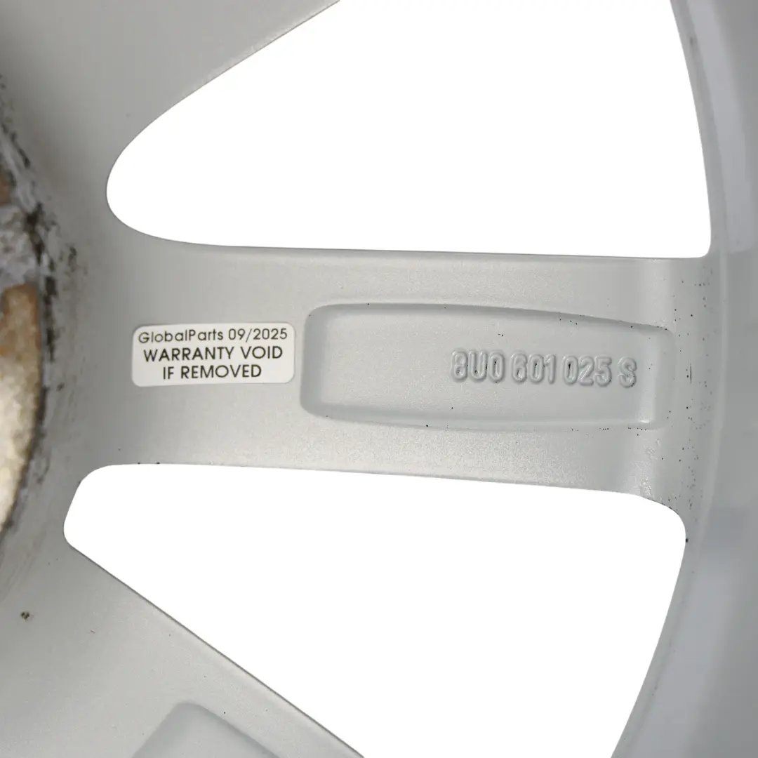 Silberne Leicht Metall Felge 17" 7J ET:43 für Audi Q3 8U mit Teilenummer 8U0601025S Audi Q3 8U Silberne Leicht Metall Felge 17" 7J ET:43 - SKU 8U0601025S-2 - Teilenummer 8U0601025S