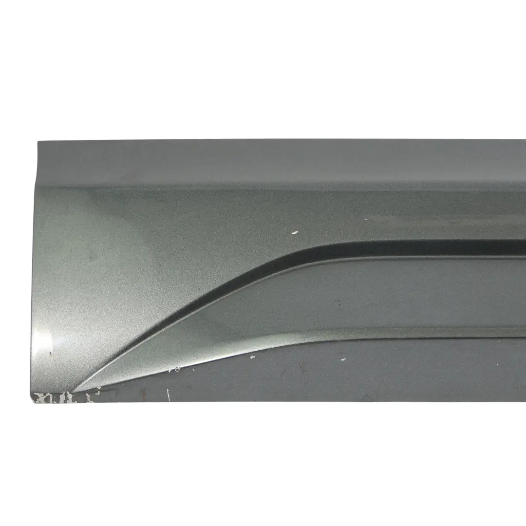 Moldura Inferior Puerta Trasera Derecha Gris Monzón Metalizado - X7R para Audi Q3 8U con número de pieza 8U0853970R Audi Q3 8U Moldura Inferior Puerta Trasera Derecha Gris Monzón Metalizado - X7R - SKU 8U0853970R-MOG - Número de pieza 8U0853970R