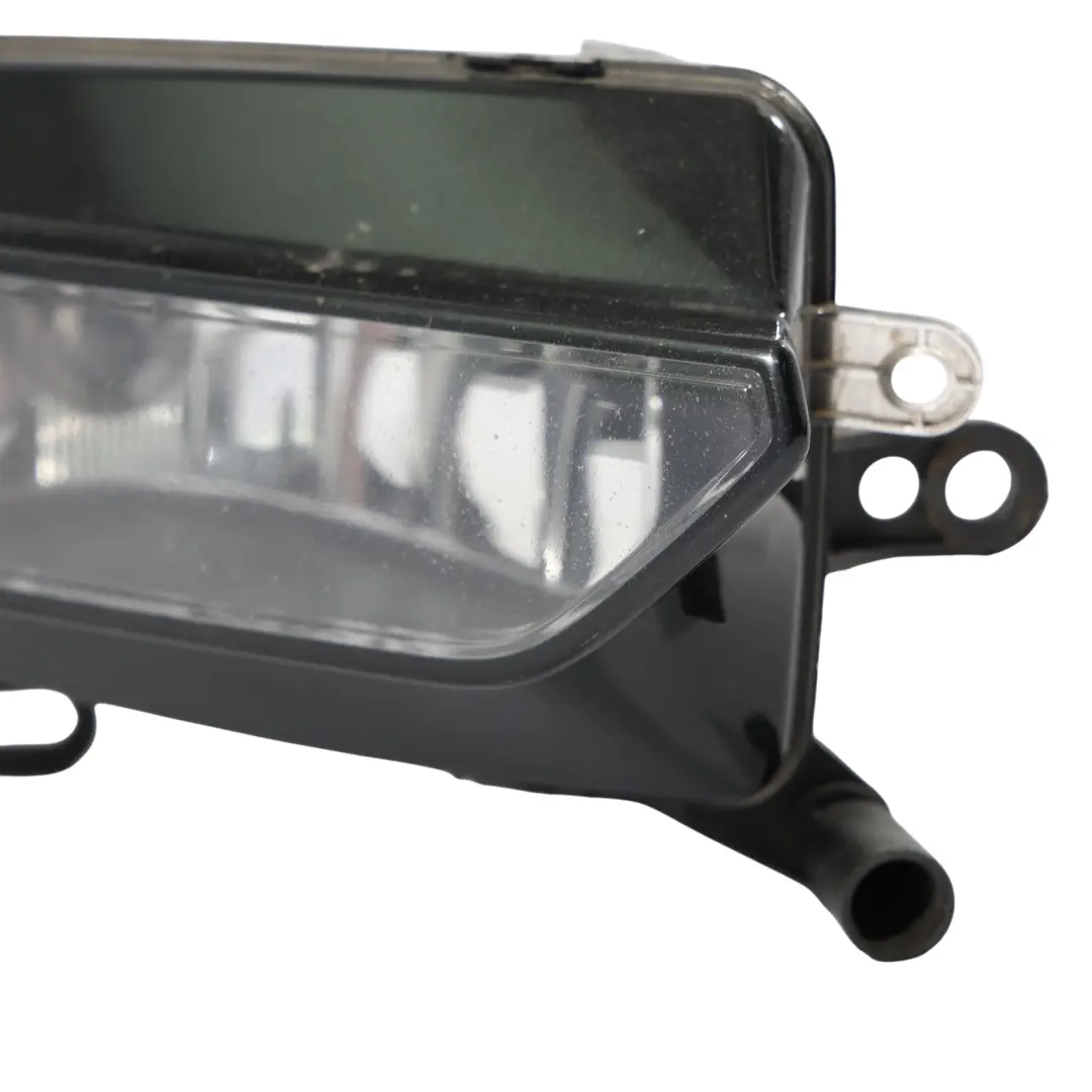 Luz Antiniebla Delantera Paragolpes Derecho Hella 1NE010832-101 para Audi A3 8V con número de pieza 8V0941700C Audi A3 8V Luz Antiniebla Delantera Paragolpes Derecho Hella 1NE010832-101 - SKU 8V0941700C-1 - Número de pieza 8V0941700C