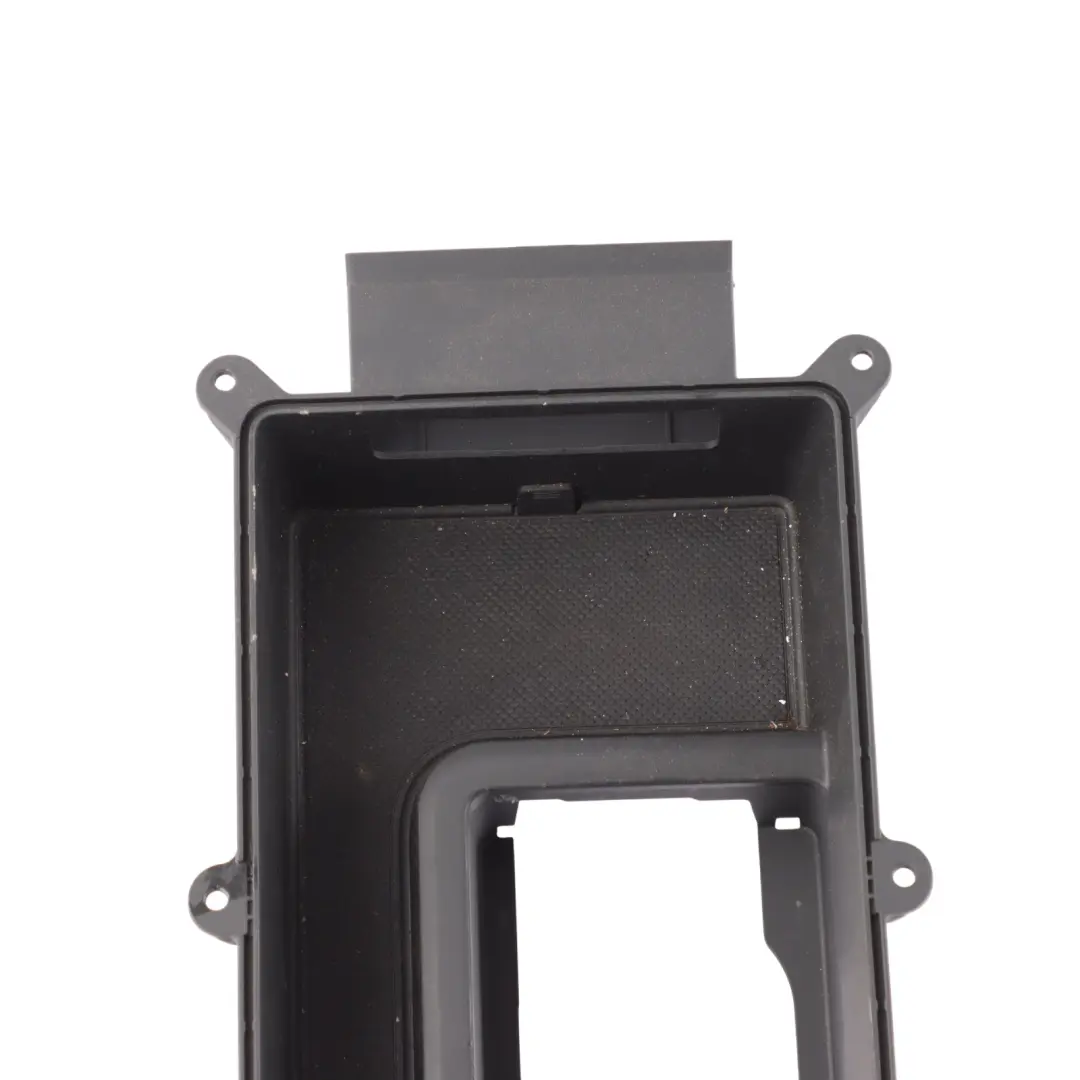 Bandeja Almacenamiento Consola Central para Audi A4 B9 con número de pieza 8W0864981B Audi A4 B9 Bandeja Almacenamiento Consola Central - SKU 8W0864981B - Número de pieza 8W0864981B