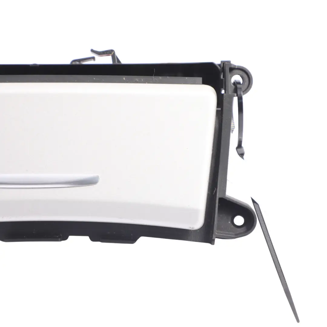Mittel Konsole Aschenbecher Abdeckung Silber für BMW Z4 E89 mit Teilenummer 9129243 BMW Z4 E89 Mittel Konsole Aschenbecher Abdeckung Silber - SKU 9129243 - Teilenummer 9129243