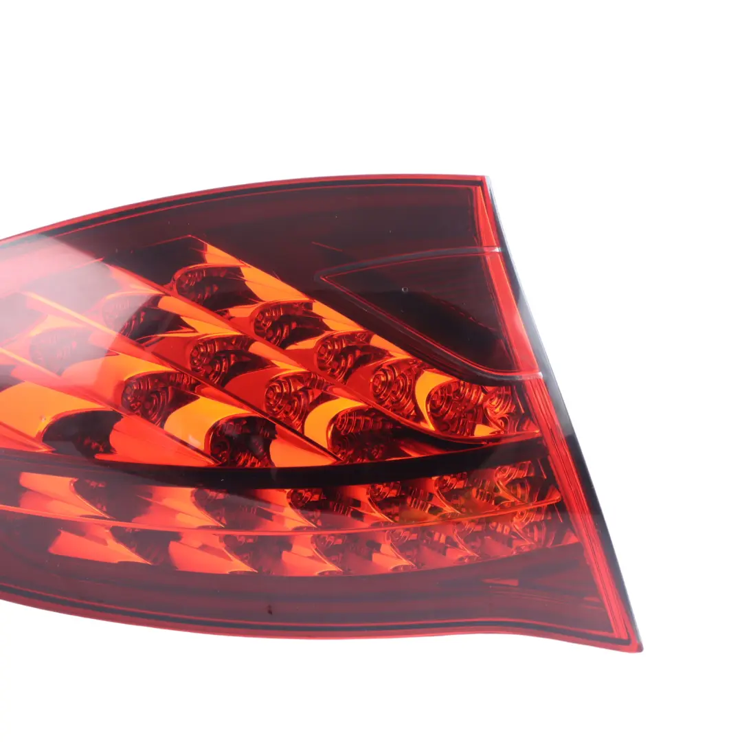 Lampa Tylna Zewnętrzna Lewy Tył do Porsche Cayenne 92A o numerze 95863109522 Porsche Cayenne 92A Lampa Tylna Zewnętrzna Lewy Tył - SKU 95863109522 - Numer Części 95863109522