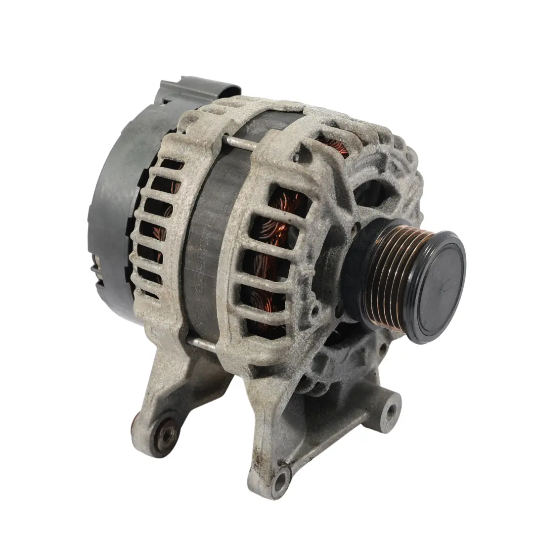 Alternatore Generatore Motore Benzina Valeo 150A 14V per Mercedes W205 con numero di parte A0009062103 Mercedes W205 Alternatore Generatore Motore Benzina Valeo 150A 14V - SKU A0009062103 - Numero di parte A0009062103