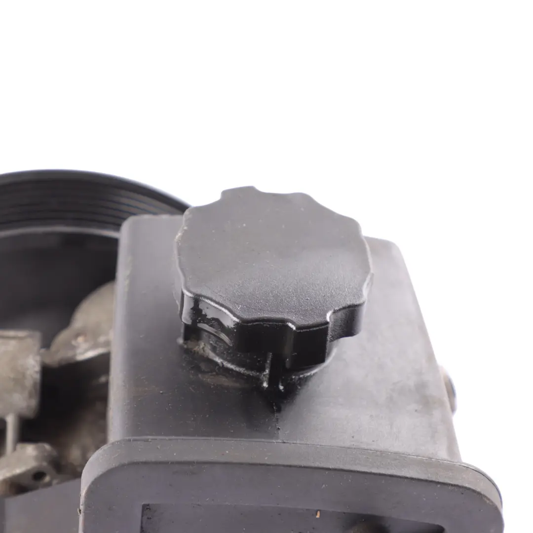 M271 Pompa Wspomagania Kierownicy Hydrauliczna do Mercedes W204 o numerze A0054668301 Mercedes W204 M271 Pompa Wspomagania Kierownicy Hydrauliczna - SKU A0054668301-1 - Numer Części A0054668301