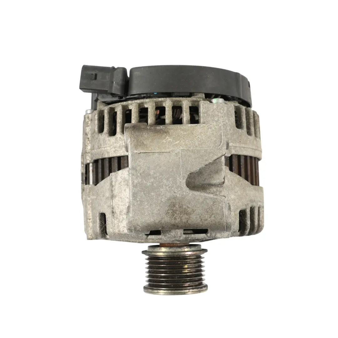 Alternator OM642 Diesel 14V 180A do Mercedes W211 CLS C219 o numerze A0131547002 Mercedes W211 CLS C219 Alternator OM642 Diesel 14V 180A - SKU A0131547002 - Numer Części A0131547002