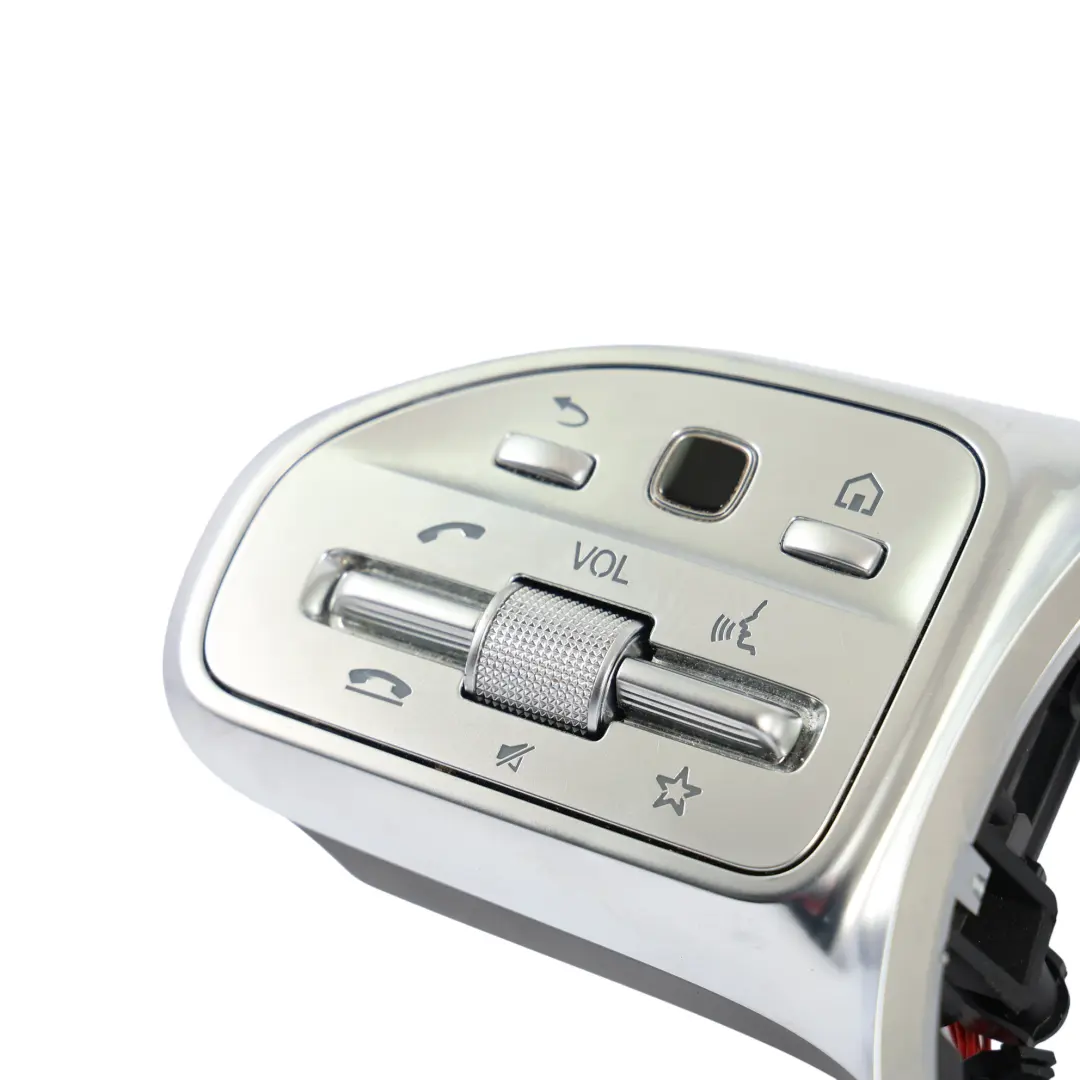 Trim Surround Pulsante Multifunzione per Mercedes W205 Volante con numero di parte A0999051304 Mercedes W205 Volante Trim Surround Pulsante Multifunzione - SKU A0999051304 - Numero di parte A0999051304