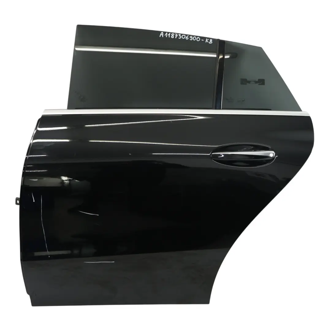 Tür Hinten Links Kosmos Schwarz Metallic - 191 für Mercedes CLA X118 mit Teilenummer A1187306900 Mercedes CLA X118 Tür Hinten Links Kosmos Schwarz Metallic - 191 - SKU A1187306900-KB - Teilenummer A1187306900