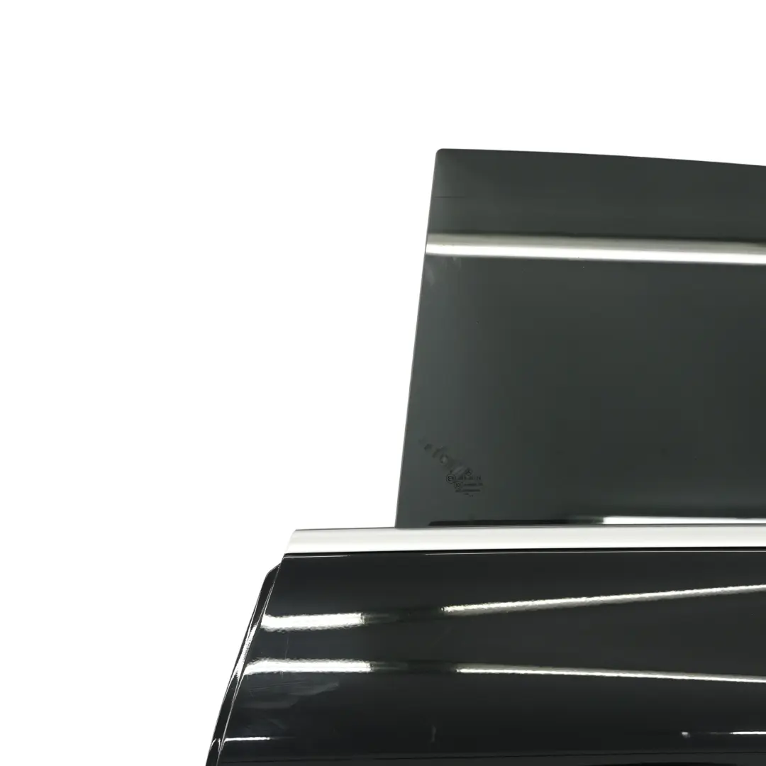 Tür Hinten Links Kosmos Schwarz Metallic - 191 für Mercedes CLA X118 mit Teilenummer A1187306900 Mercedes CLA X118 Tür Hinten Links Kosmos Schwarz Metallic - 191 - SKU A1187306900-KB - Teilenummer A1187306900