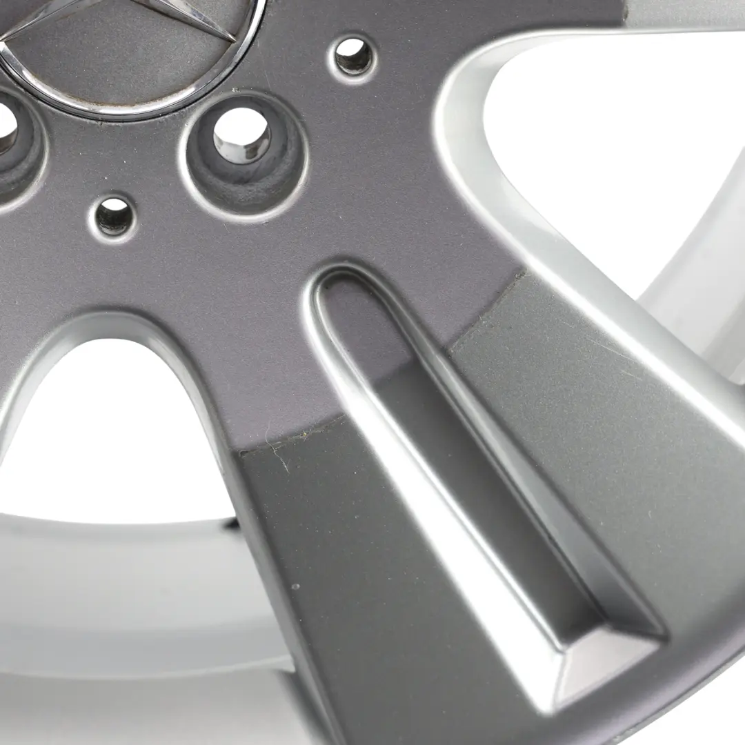 Jante En Alliage Argentée 18" 8J ET:60 5 Branches pour Mercedes ML W164 à propos du numéro de pièce A1644014602 Mercedes ML W164 Jante En Alliage Argentée 18" 8J ET:60 5 Branches - SKU A1644014602-1 - Numéro de pièce A1644014602