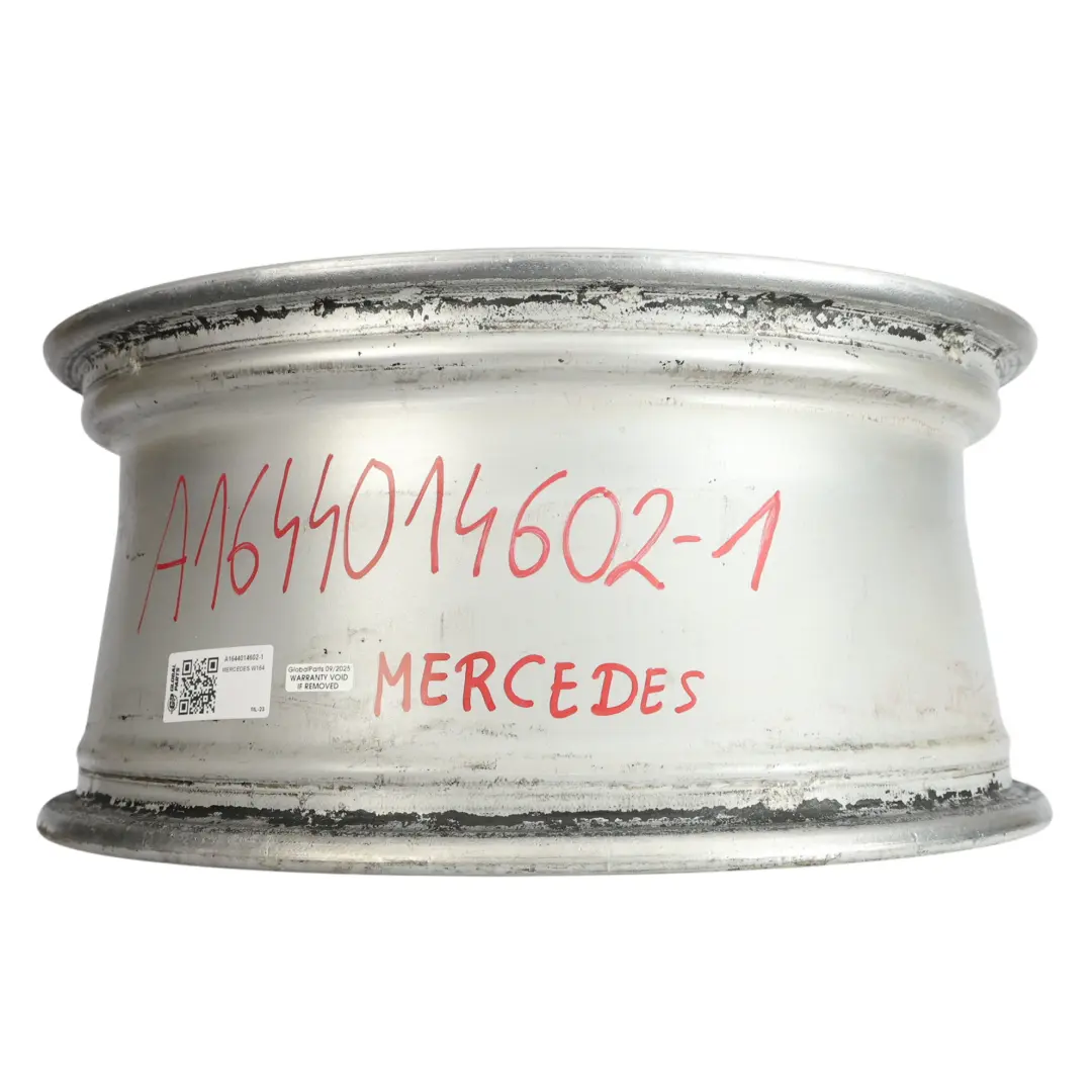 Silberne Leichtmetallfelge 18" 8J ET:60 5-Speichen für Mercedes ML W164 mit Teilenummer A1644014602 Mercedes ML W164 Silberne Leichtmetallfelge 18" 8J ET:60 5-Speichen - SKU A1644014602-1 - Teilenummer A1644014602