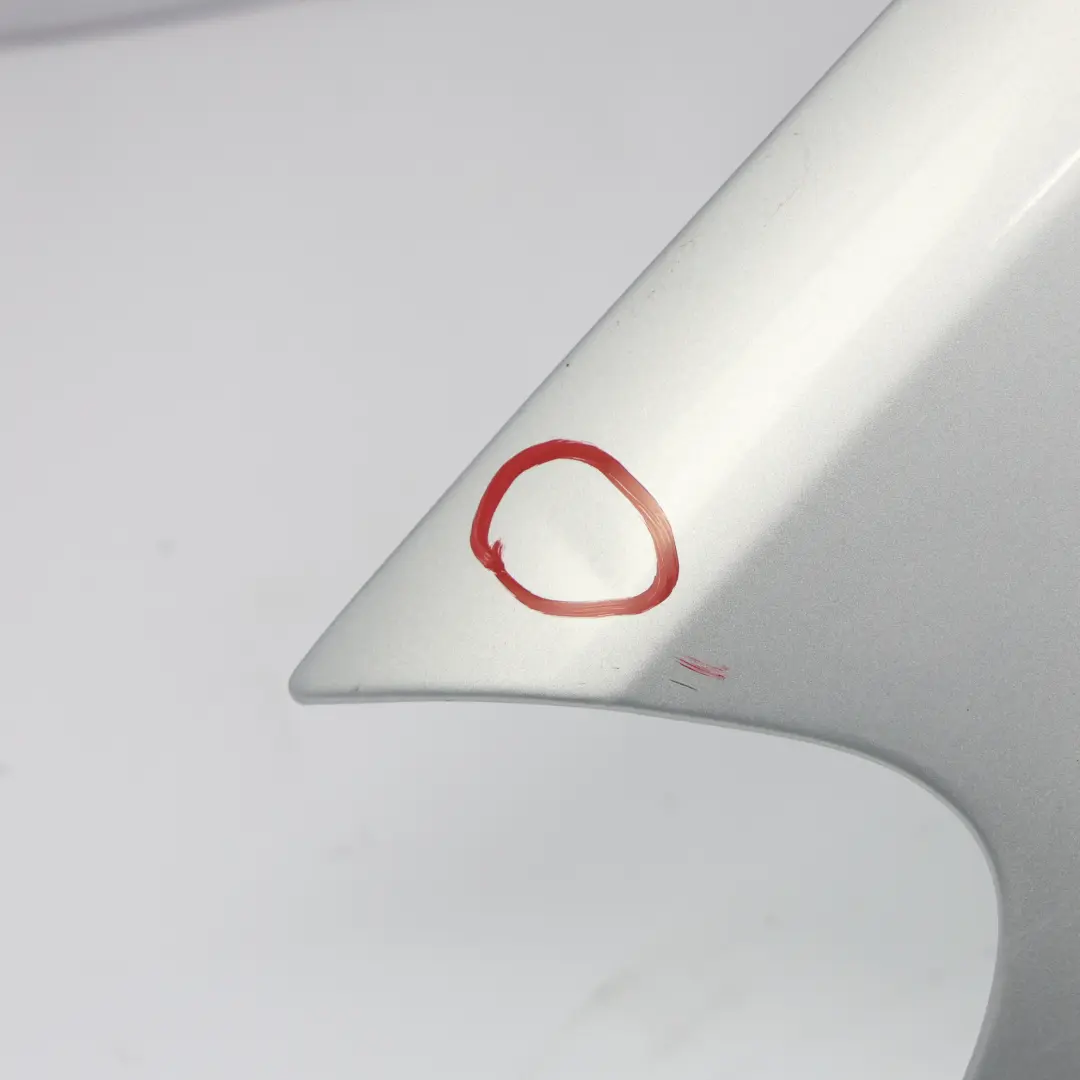 Panneau Latéral Avant Gauche Aile Iridium Silver Argent - 775 pour Mercedes ML W164 à propos du numéro de pièce A1648810101 Mercedes ML W164 Panneau Latéral Avant Gauche Aile Iridium Silver Argent - 775 - SKU A1648810101-IRS1 - Numéro de pièce A1648810101