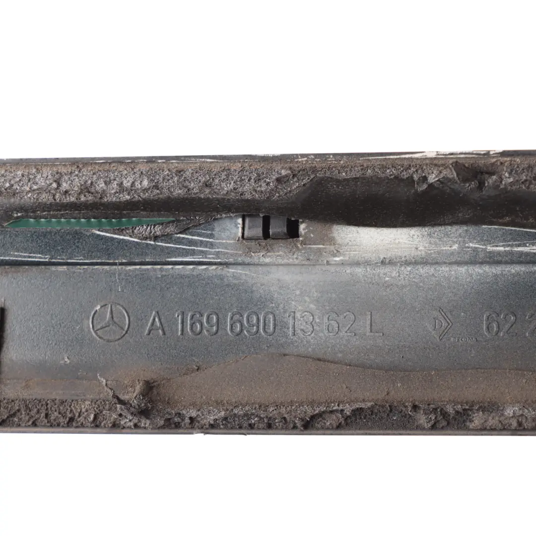Mercedes W169 Moulure de porte arrière gauche Tropical Noir 160 - SKU A1696901362-TBL - Numéro de pièce A1696901362