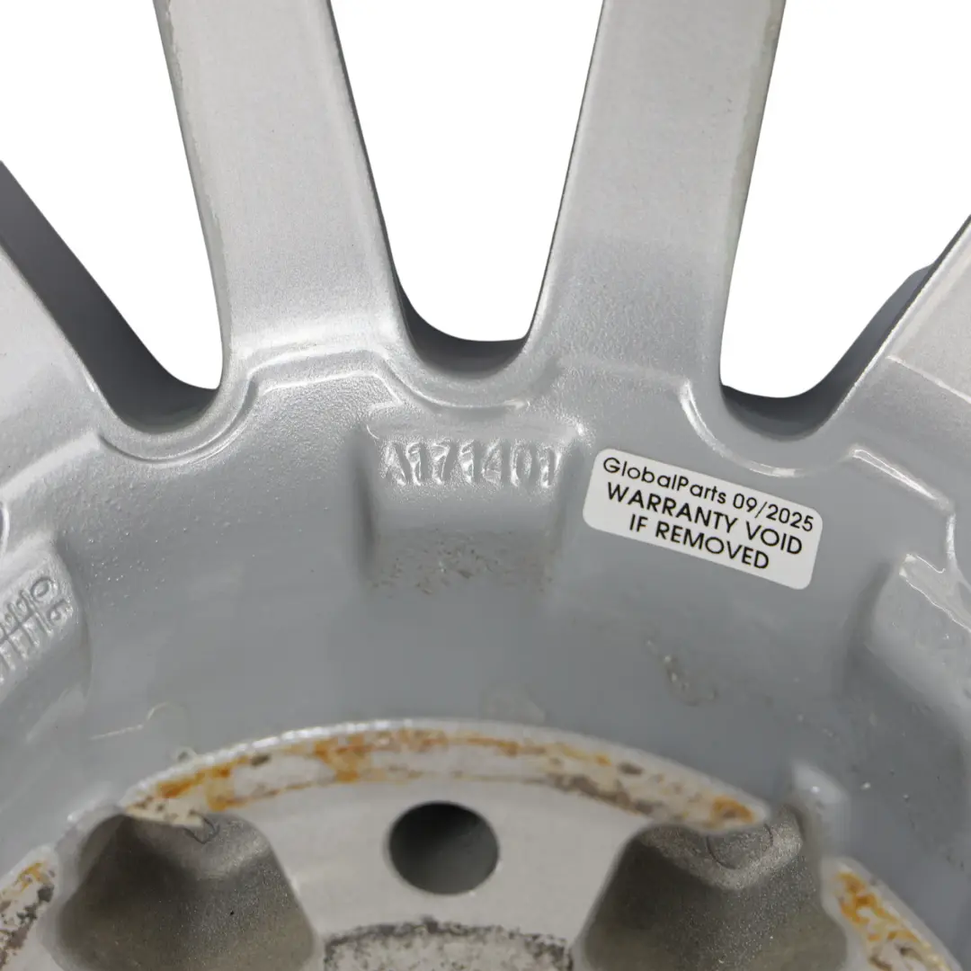 Silberne Alufelge 18" 8.5J ET:30 für Mercedes SLK R171 AMG mit Teilenummer A1714011902 Mercedes SLK R171 AMG Silberne Alufelge 18" 8.5J ET:30 - SKU A1714011902-4 - Teilenummer A1714011902