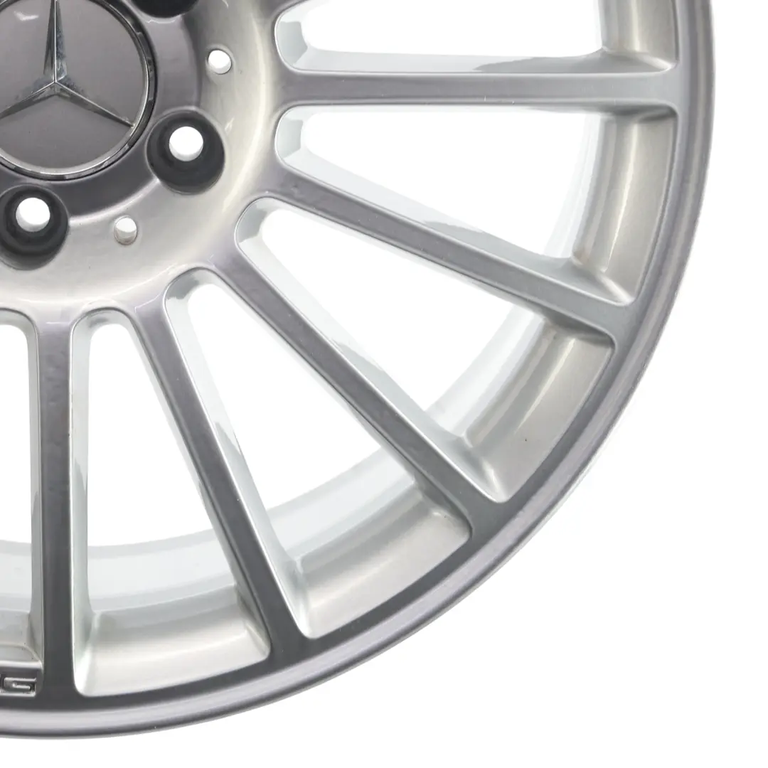 Silberne Alufelge 18" 8.5J ET:30 für Mercedes SLK R171 AMG mit Teilenummer A1714011902 Mercedes SLK R171 AMG Silberne Alufelge 18" 8.5J ET:30 - SKU A1714011902-4 - Teilenummer A1714011902