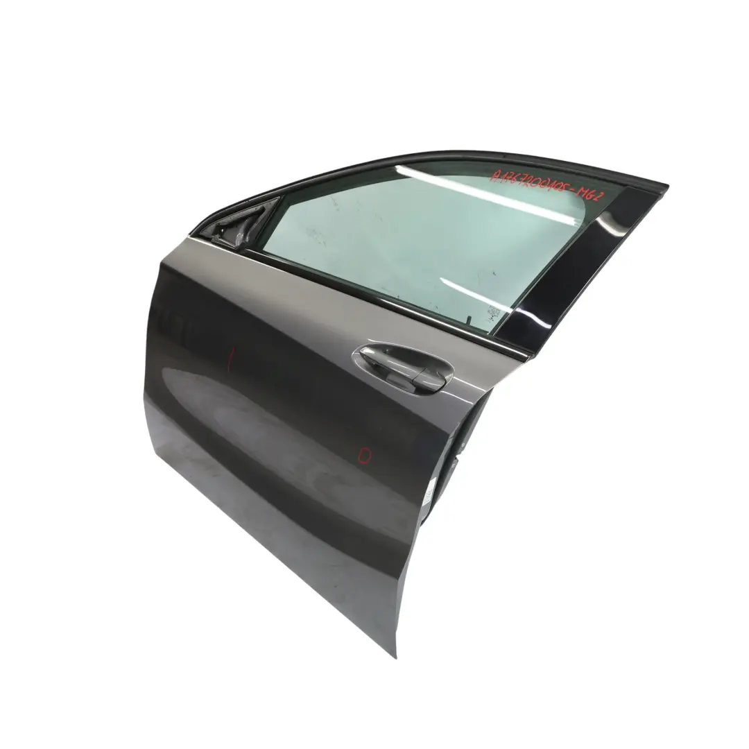 Porta Anteriore Sinistra Mountain Grey Metallic - 787 per Mercedes W176 con numero di parte A1767200105 Mercedes W176 Porta Anteriore Sinistra Mountain Grey Metallic - 787 - SKU A1767200105-MG2 - Numero di parte A1767200105