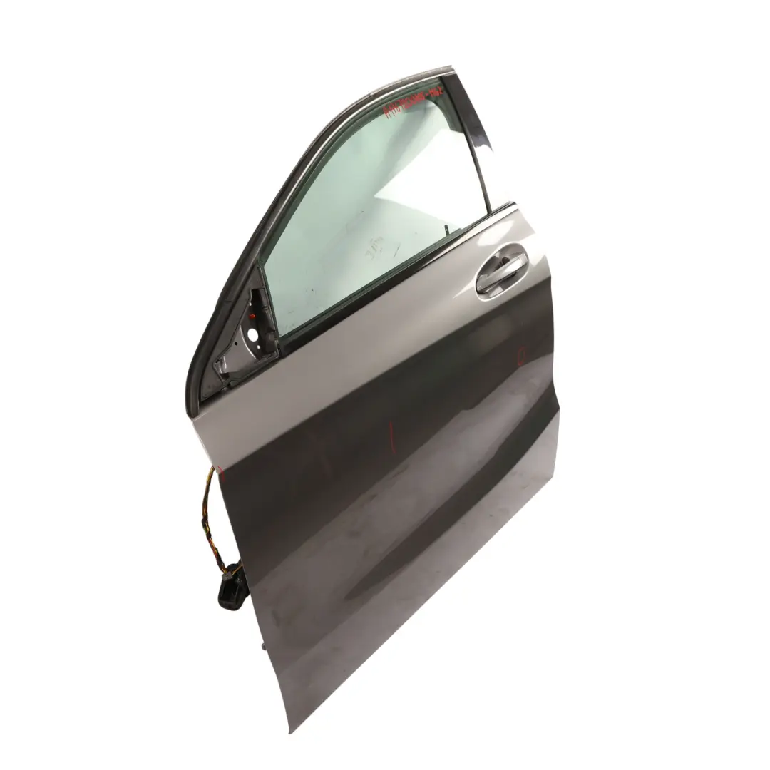 Gauche Mountain Grey Metallic Gris - 787 pour Mercedes W176 Porte Avant à propos du numéro de pièce A1767200105 Mercedes W176 Porte Avant Gauche Mountain Grey Metallic Gris - 787 - SKU A1767200105-MG2 - Numéro de pièce A1767200105