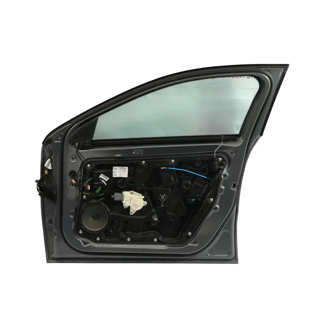 Porta anteriore destra Mountain Grey Metallic - 787 per Mercedes W176 con numero di parte A1767200105 Mercedes W176 Porta anteriore destra Mountain Grey Metallic - 787 - SKU A1767200205-MG - Numero di parte A1767200105