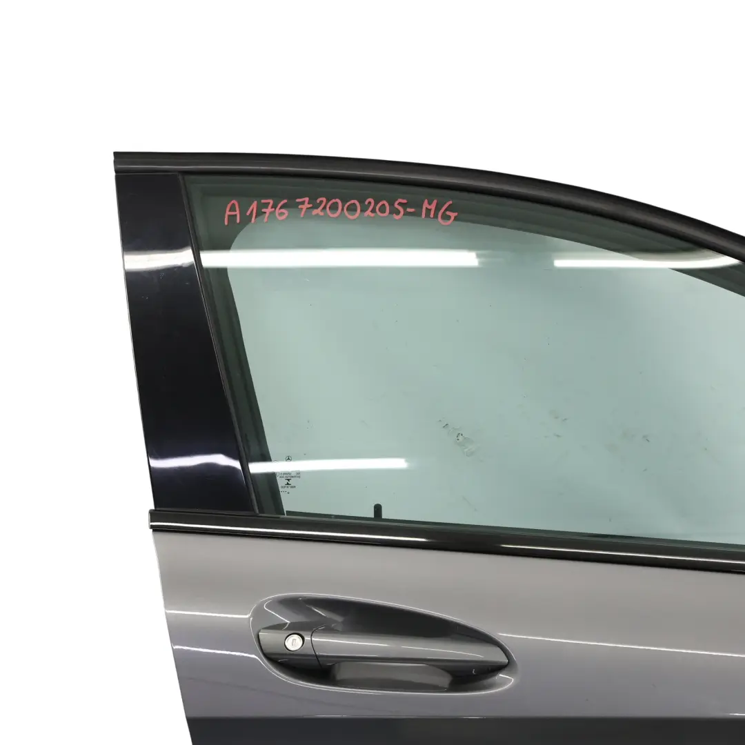 Tür vorne rechts Mountain Grey Metallic - 787 für Mercedes W176 mit Teilenummer A1767200105 Mercedes W176 Tür vorne rechts Mountain Grey Metallic - 787 - SKU A1767200205-MG - Teilenummer A1767200105