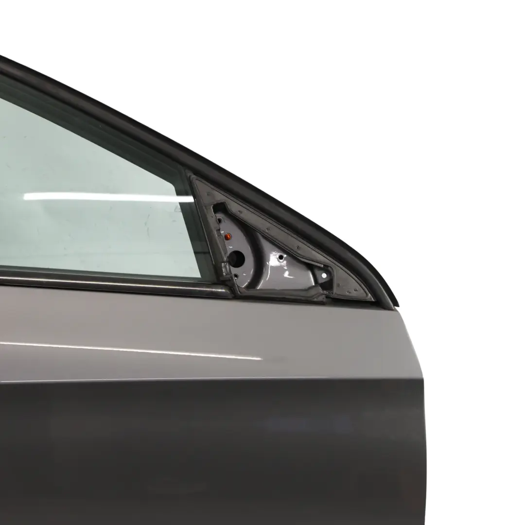 Tür vorne rechts Mountain Grey Metallic - 787 für Mercedes W176 mit Teilenummer A1767200105 Mercedes W176 Tür vorne rechts Mountain Grey Metallic - 787 - SKU A1767200205-MG - Teilenummer A1767200105