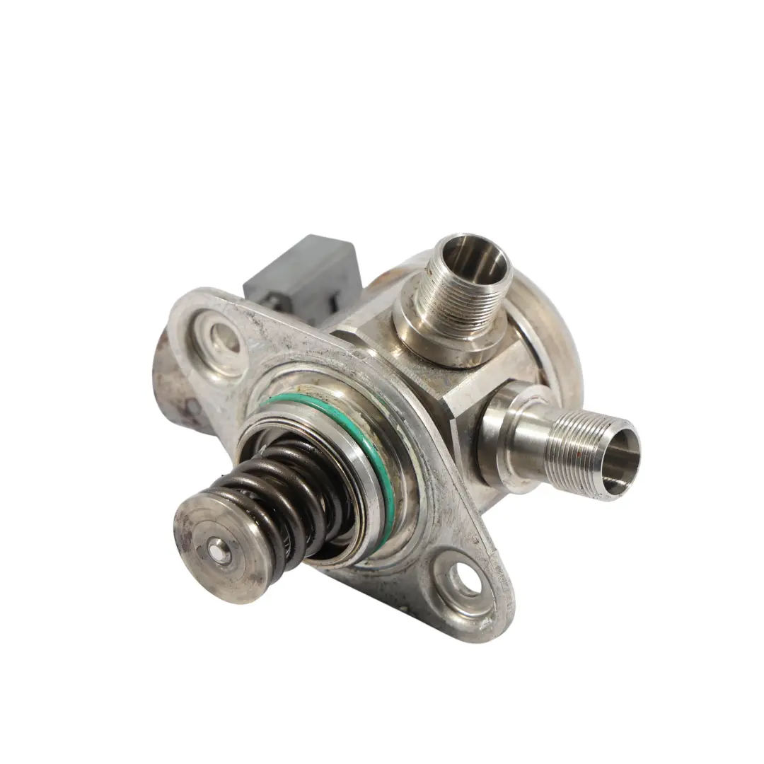 C63 M177 Benzinmotor Hochdruck-Kraftstoffpumpe für Mercedes W205 mit Teilenummer A1770700401 Mercedes W205 C63 M177 Benzinmotor Hochdruck-Kraftstoffpumpe - SKU A1770700401 - Teilenummer A1770700401