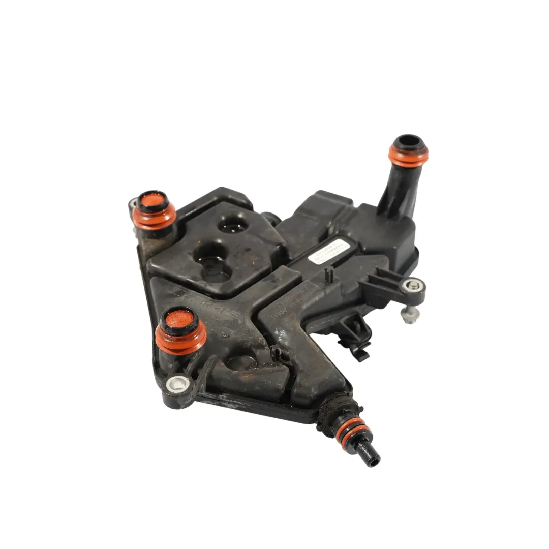 C63 M177 Benzina Separatore Olio Sfiatatoio Destro per Mercedes W205 con numero di parte A1770780219 Mercedes W205 C63 M177 Benzina Separatore Olio Sfiatatoio Destro - SKU A1770780219 - Numero di parte A1770780219