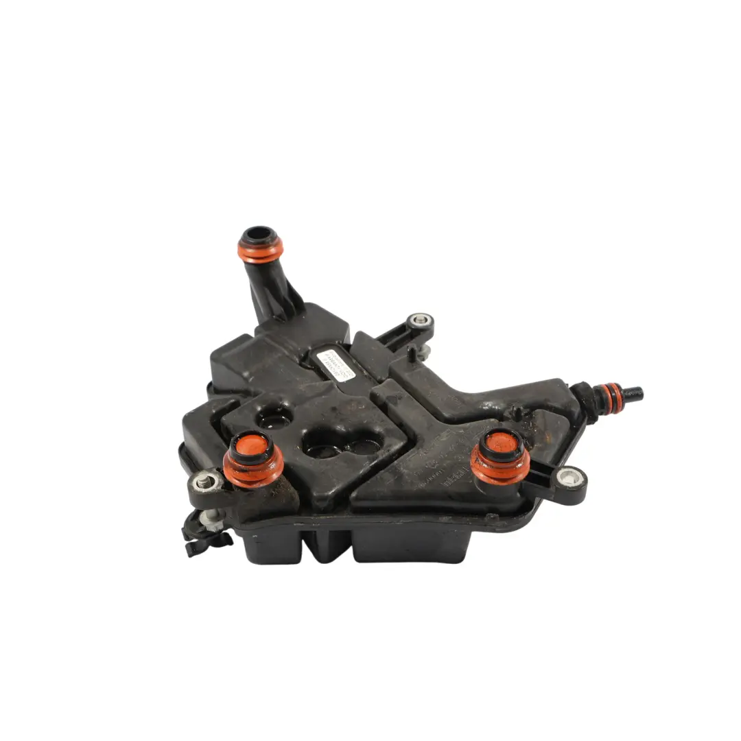 C63 M177 Benzina Separatore Olio Sfiatatoio Destro per Mercedes W205 con numero di parte A1770780219 Mercedes W205 C63 M177 Benzina Separatore Olio Sfiatatoio Destro - SKU A1770780219 - Numero di parte A1770780219