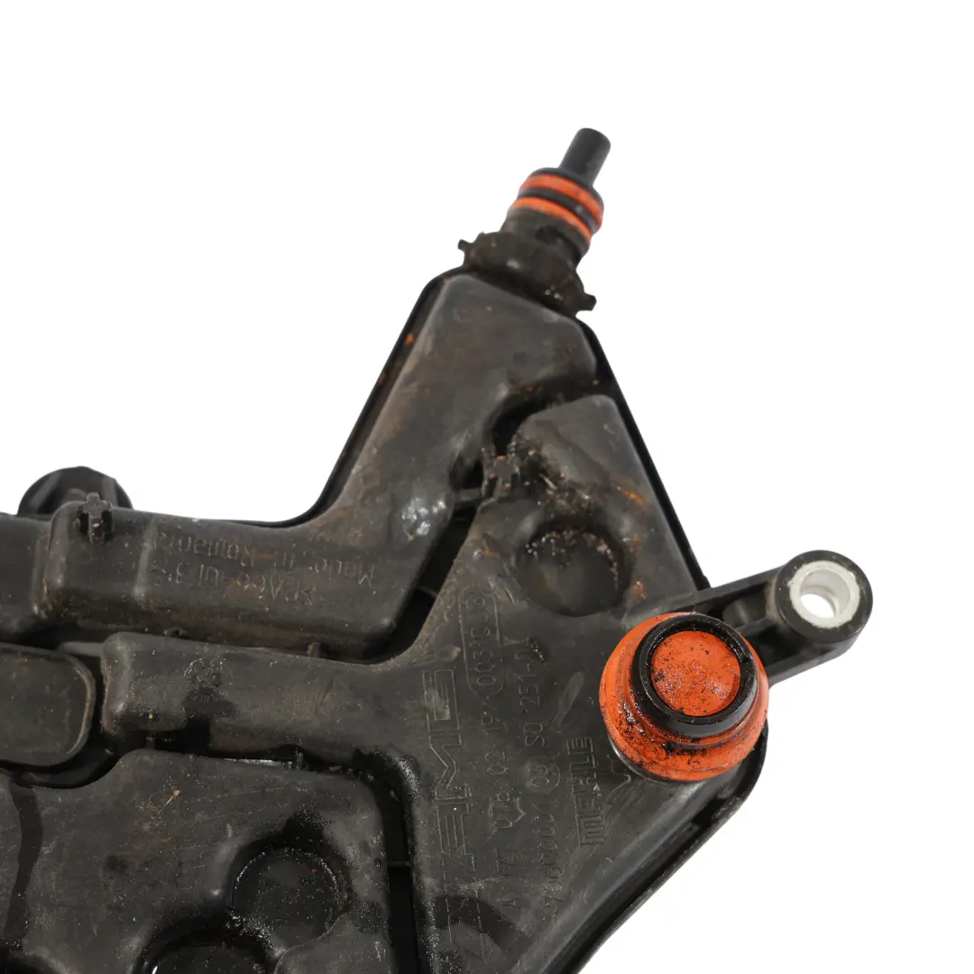 C63 M177 Benzina Separatore Olio Sfiatatoio Destro per Mercedes W205 con numero di parte A1770780219 Mercedes W205 C63 M177 Benzina Separatore Olio Sfiatatoio Destro - SKU A1770780219 - Numero di parte A1770780219