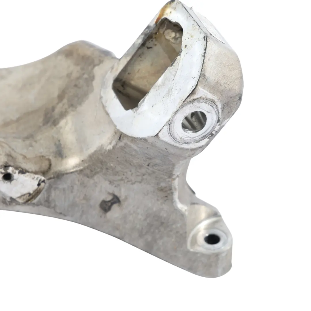 Wspornik Łapa Uchwyt Mocowanie Silnika Lewo do Mercedes W205 o numerze A1772230104 Mercedes W205 Wspornik Łapa Uchwyt Mocowanie Silnika Lewo - SKU A1772230104 - Numer Części A1772230104