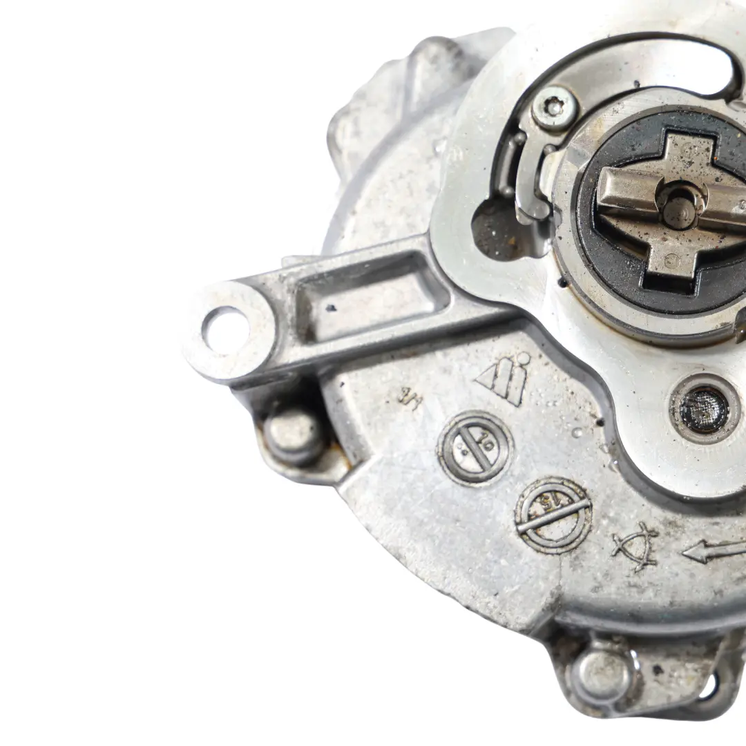 Unterdruckpumpe V8 M177 für Mercedes W205 W213 63 AMG mit Teilenummer A1772300065 Mercedes W205 W213 63 AMG Unterdruckpumpe V8 M177 - SKU A1772300065 - Teilenummer A1772300065