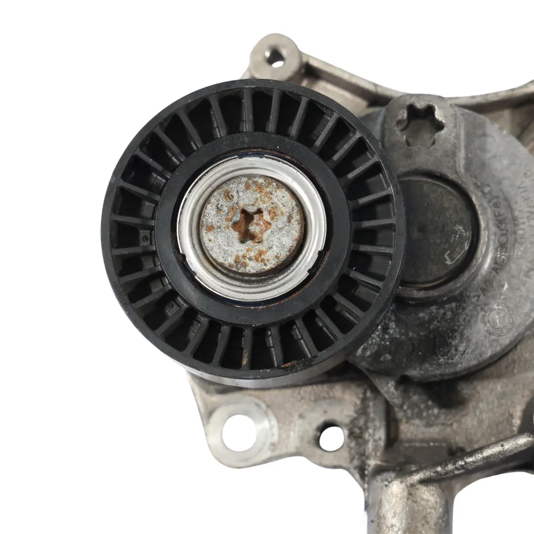 Riemenspanner Riemenscheibe A1772000070 für Mercedes W205 W213 63 AMG mit Teilenummer A1772360040 Mercedes W205 W213 63 AMG Riemenspanner Riemenscheibe A1772000070 - SKU A1772360040 - Teilenummer A1772360040