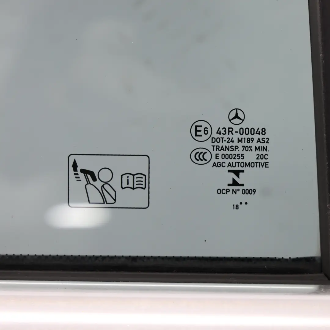 Porta posteriore destra Kosmos Cosmic Black Metallic - 191 per Mercedes W177 con numero di parte A1777301400 Mercedes W177 Porta posteriore destra Kosmos Cosmic Black Metallic - 191 - SKU A1777301400-KB1 - Numero di parte A1777301400