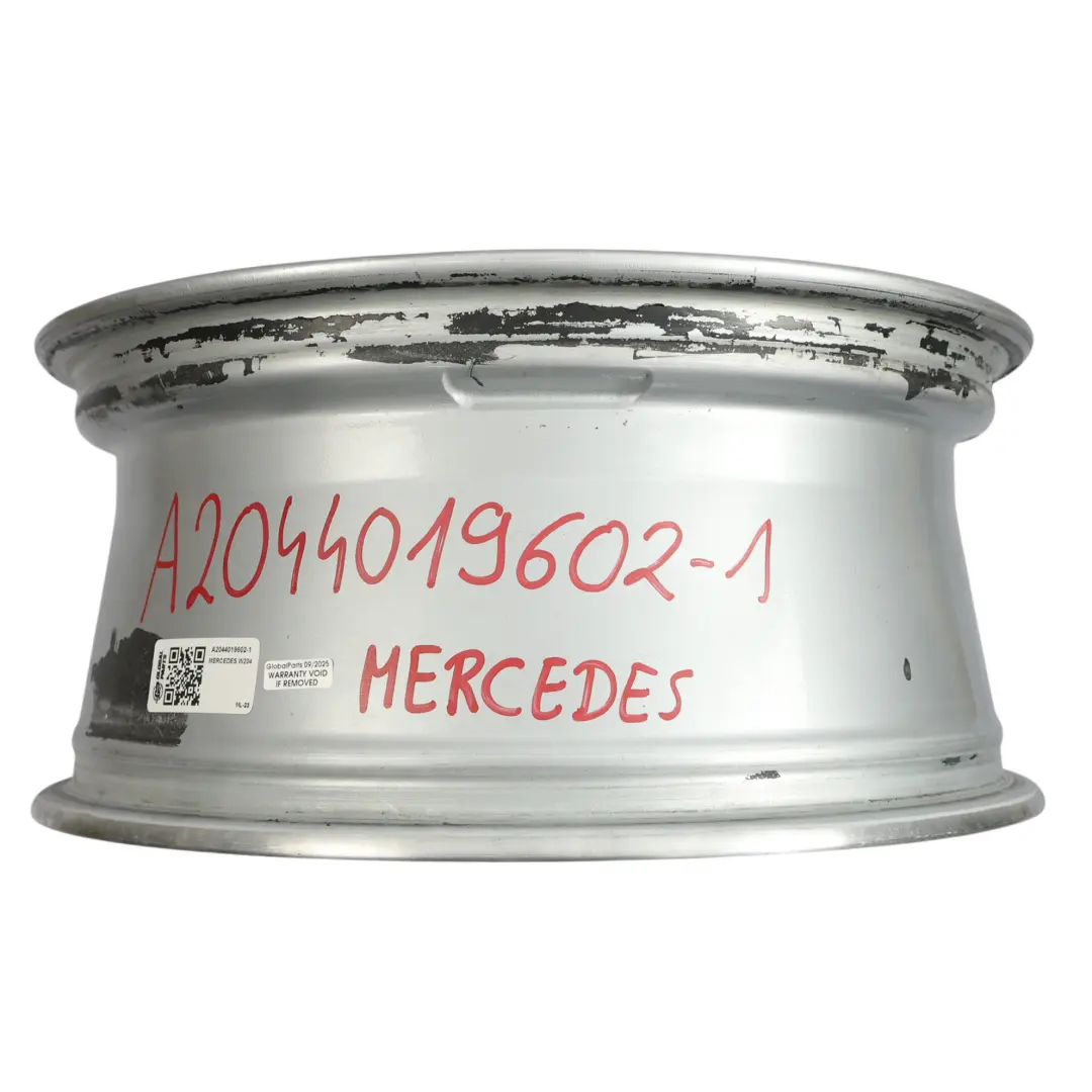 Silberne Leicht metall felge 17" ET:47 7,5J für Mercedes W204 AMG mit Teilenummer A2044019602 Mercedes W204 AMG Silberne Leicht metall felge 17" ET:47 7,5J - SKU A2044019602-1 - Teilenummer A2044019602