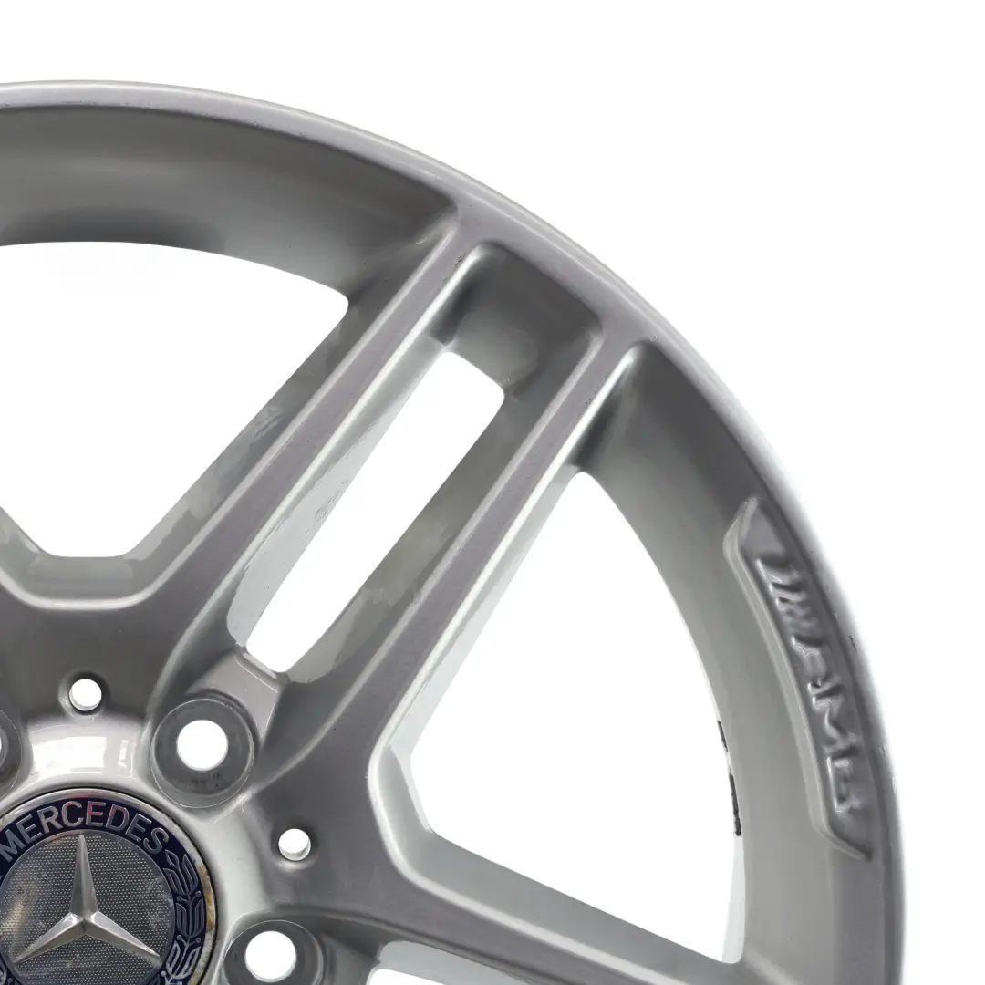Llanta de aleación plateada Mercedes W204 AMG 17" ET:47 7,5J para con número de pieza A2044019602 Llanta de aleación plateada Mercedes W204 AMG 17" ET:47 7,5J - SKU A2044019602-1 - Número de pieza A2044019602